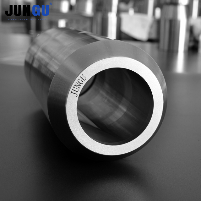 HRC im SKD-Gesenkgeh&auml;use mit hoher Innenlochpr&auml;zision und spezieller Form