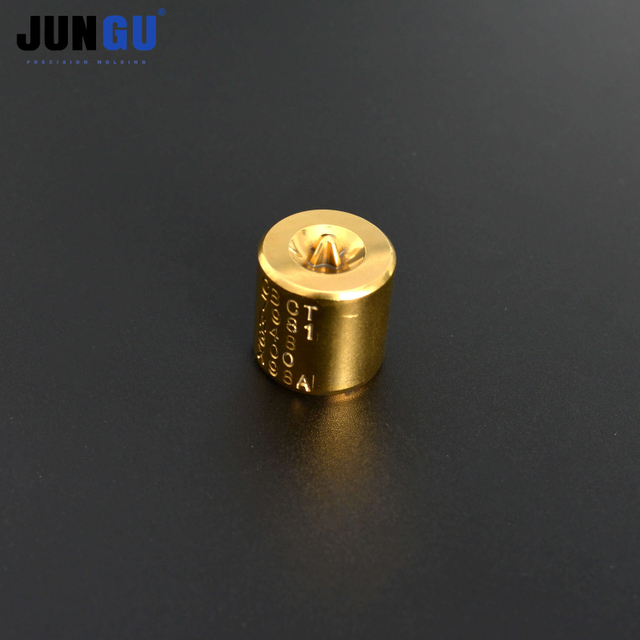 Punz&oacute;n de lat&oacute;n con revestimiento de titanio para metal